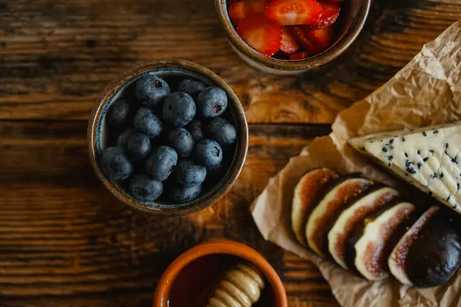 How to Lower Cholesterol Naturally: Diet, Fiber, Omega-3, and Exercise