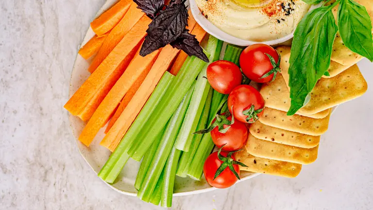 Healthy Crackers: What Ingredients Actually Matter? Fiber, Seed Oils, Sodium, and Protein Explained