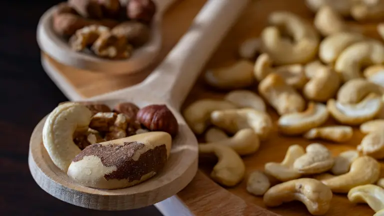 Brazil Nuts Benefits and Risks: Selenium, Serving Size, and How Many Are Too Many?