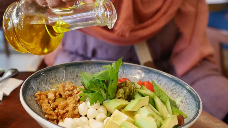 Are Seed Oils Bad for You? The Science vs. the Hype, and the Best Oils to Cook With