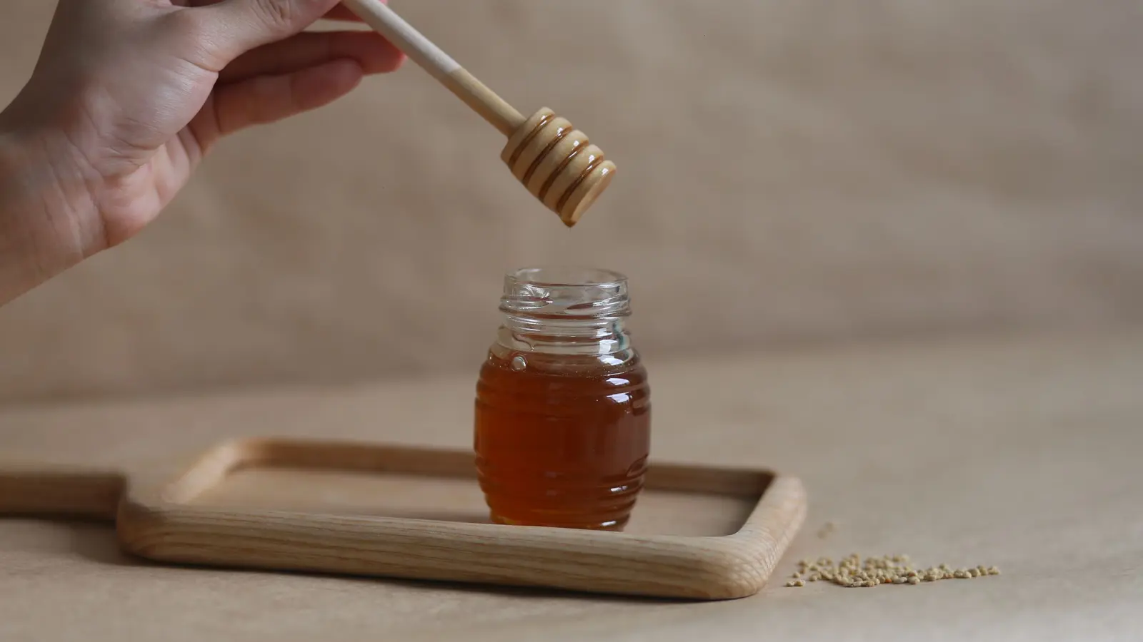 Types of Honey: Benefits, Raw vs. Manuka, and How to Choose